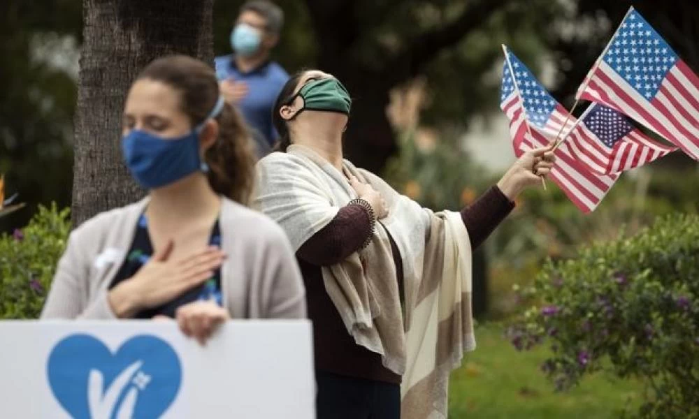 ΗΠΑ: «Θερίζει» ο κορονοϊός με σχεδόν 2.000 νεκρούς για 2η συνεχόμενη μέρα